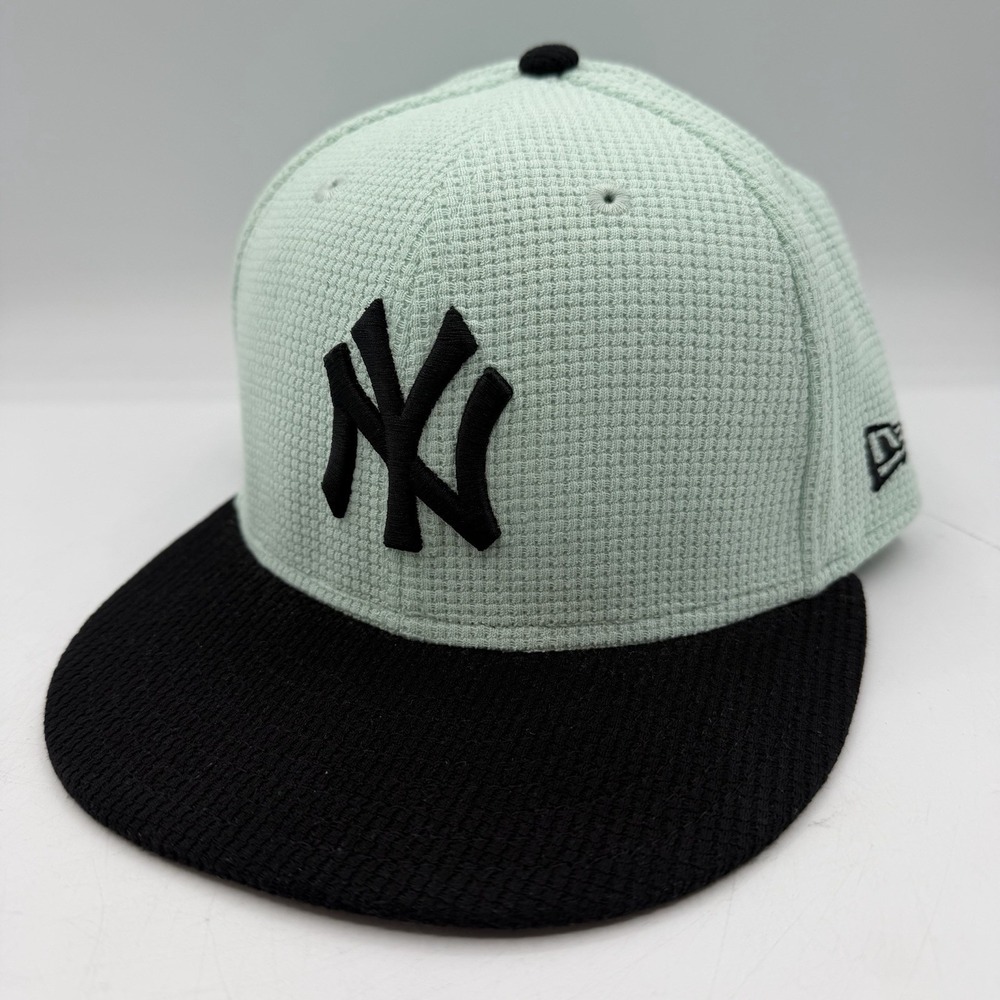 New Era 59Fifty New York Yankees Hat Cap Sz 7 1/4 Mint Black Thermal Knit Fitted